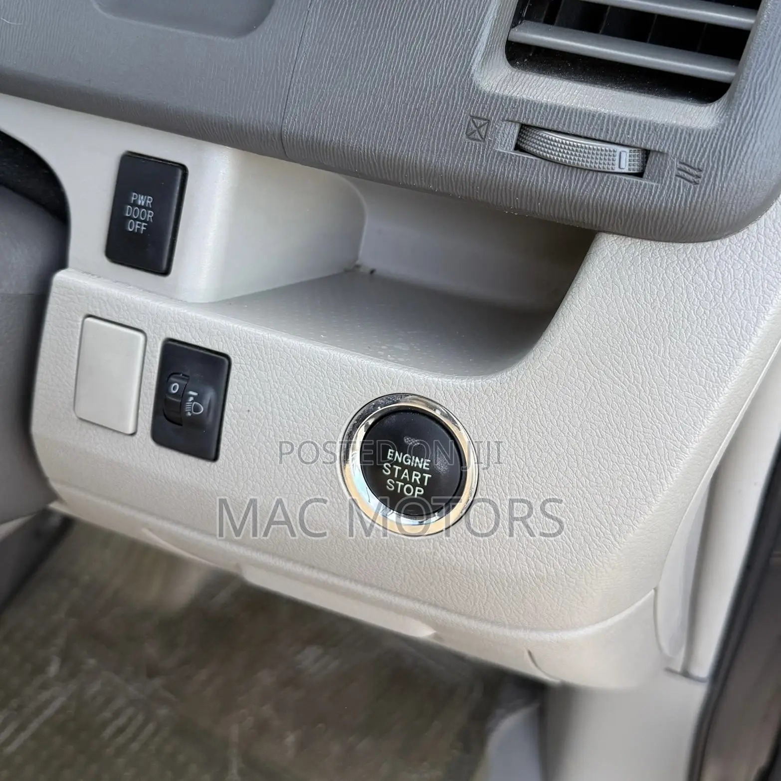 Toyota Noah 2.0 143hp AWD (8 Seater) 2011 Gray