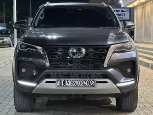 Toyota Fortuner 2.8 D AWD 2023 Gray