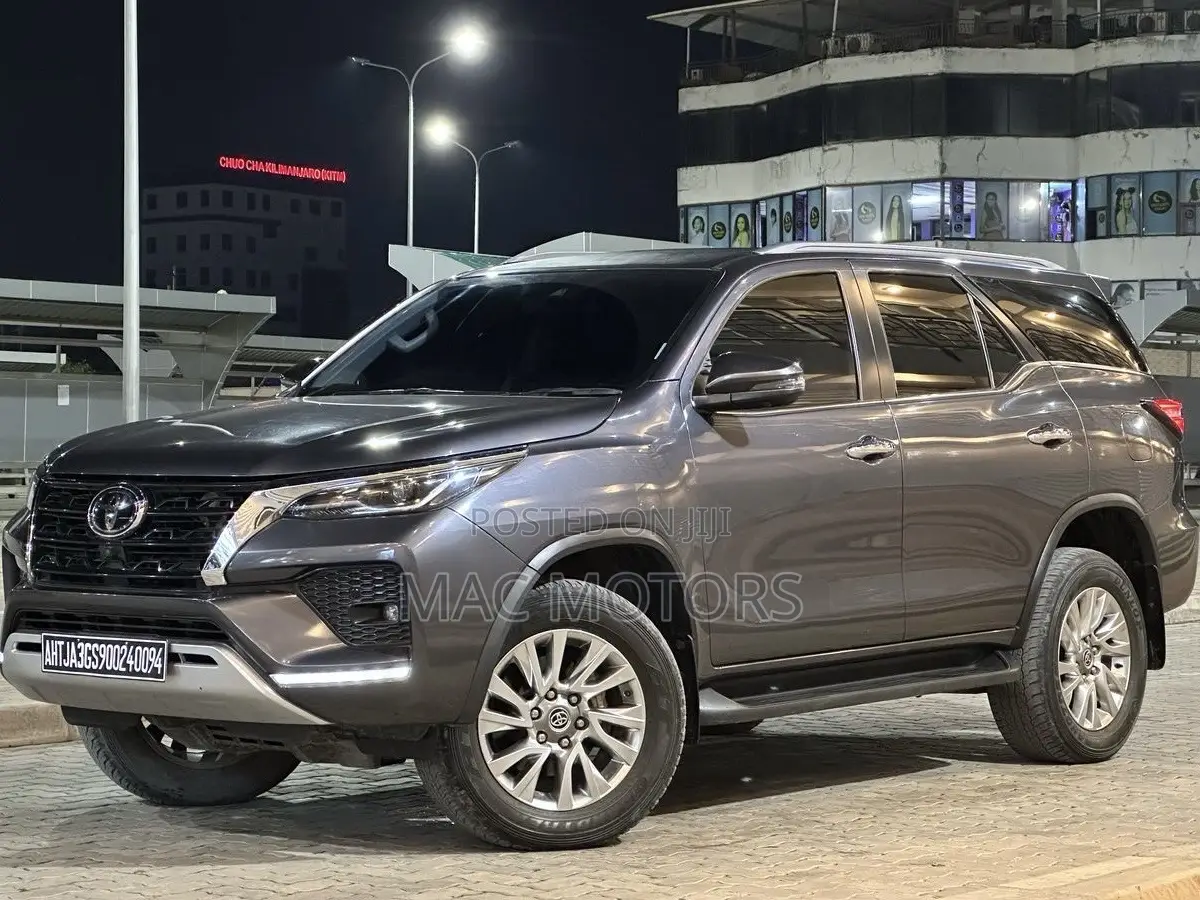 Toyota Fortuner 2.8 D AWD 2023 Gray