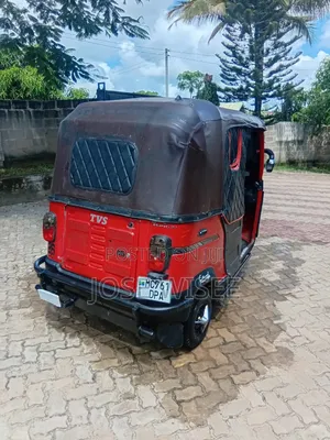 Bajaj Avenger 200 2024 Red