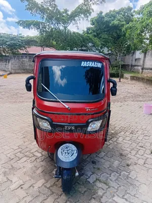 Bajaj Avenger 200 2024 Red