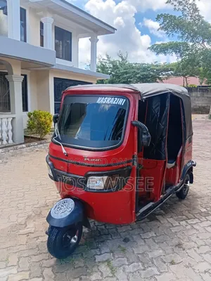 Bajaj Avenger 200 2024 Red