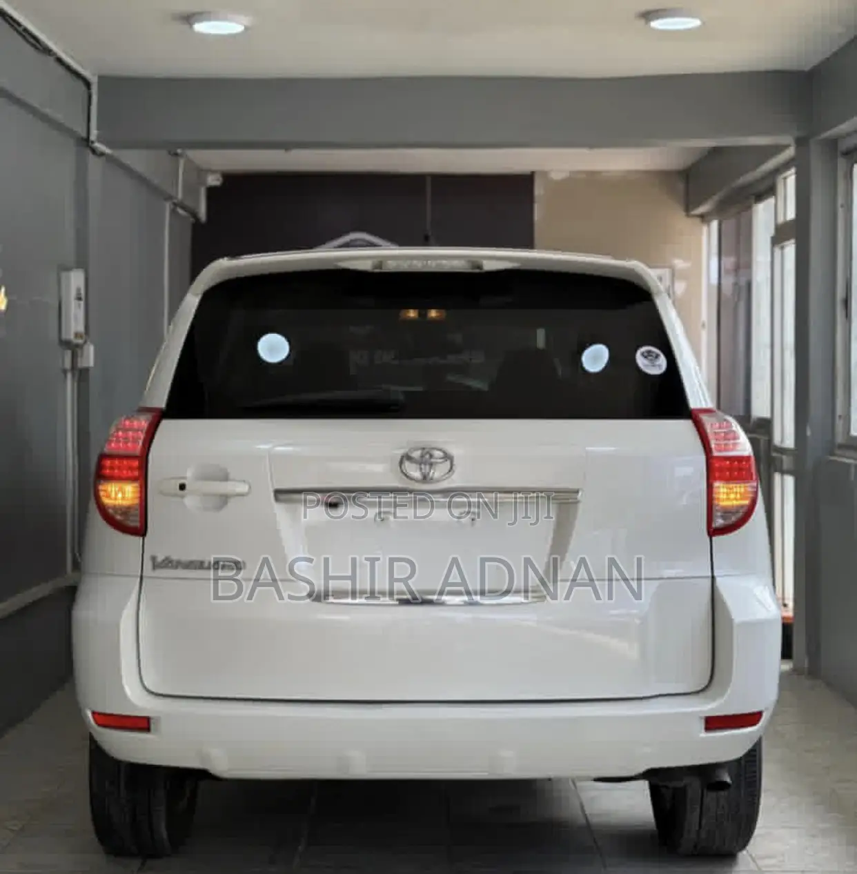 Toyota Vanguard 2009 White