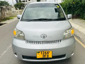 Toyota Porte 2006 Silver