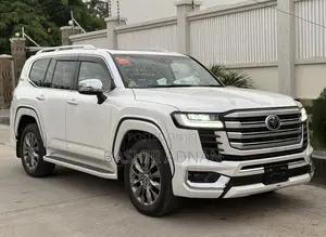 Toyota Land Cruiser 2023 Off white