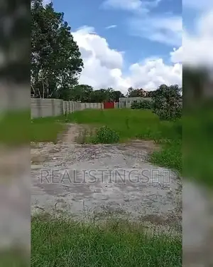 Kiluvya: Eneo La Kujinafasi Linauzwa Pamoja Na Nyumba, Pwani