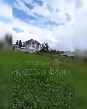 Kiluvya: Eneo La Kujinafasi Linauzwa Pamoja Na Nyumba, Pwani