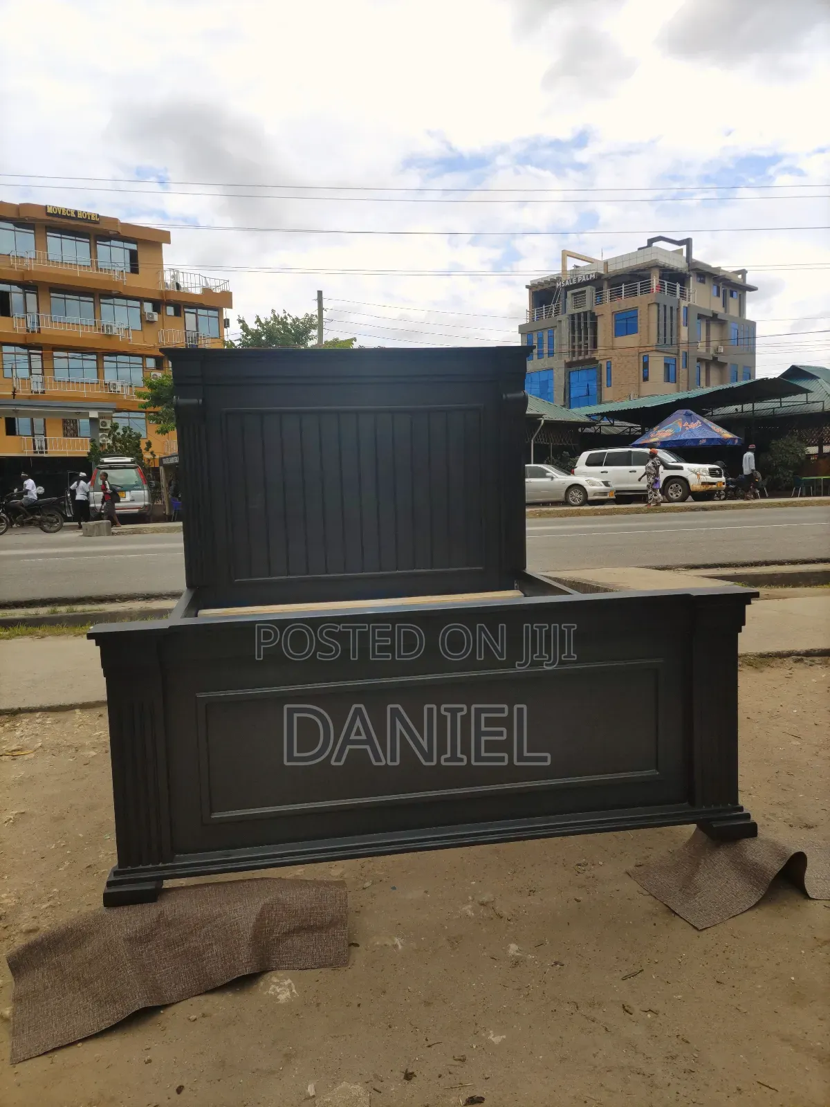 Kitanda 5*6 Multi Black Pamoja Na Godoro