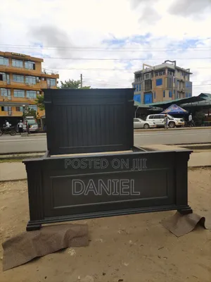 Kitanda 5*6 Multi Black Pamoja Na Godoro