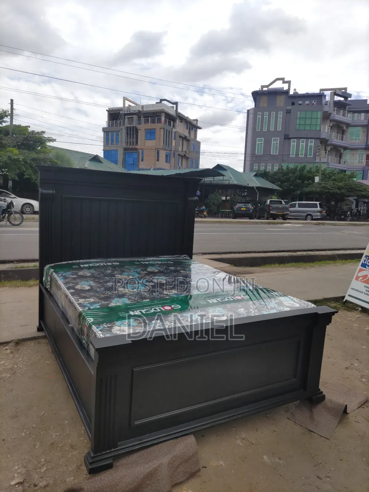Kitanda 5*6 Multi Black Pamoja Na Godoro