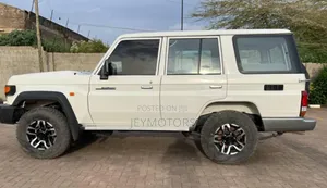 Toyota Land Cruiser 2015 White