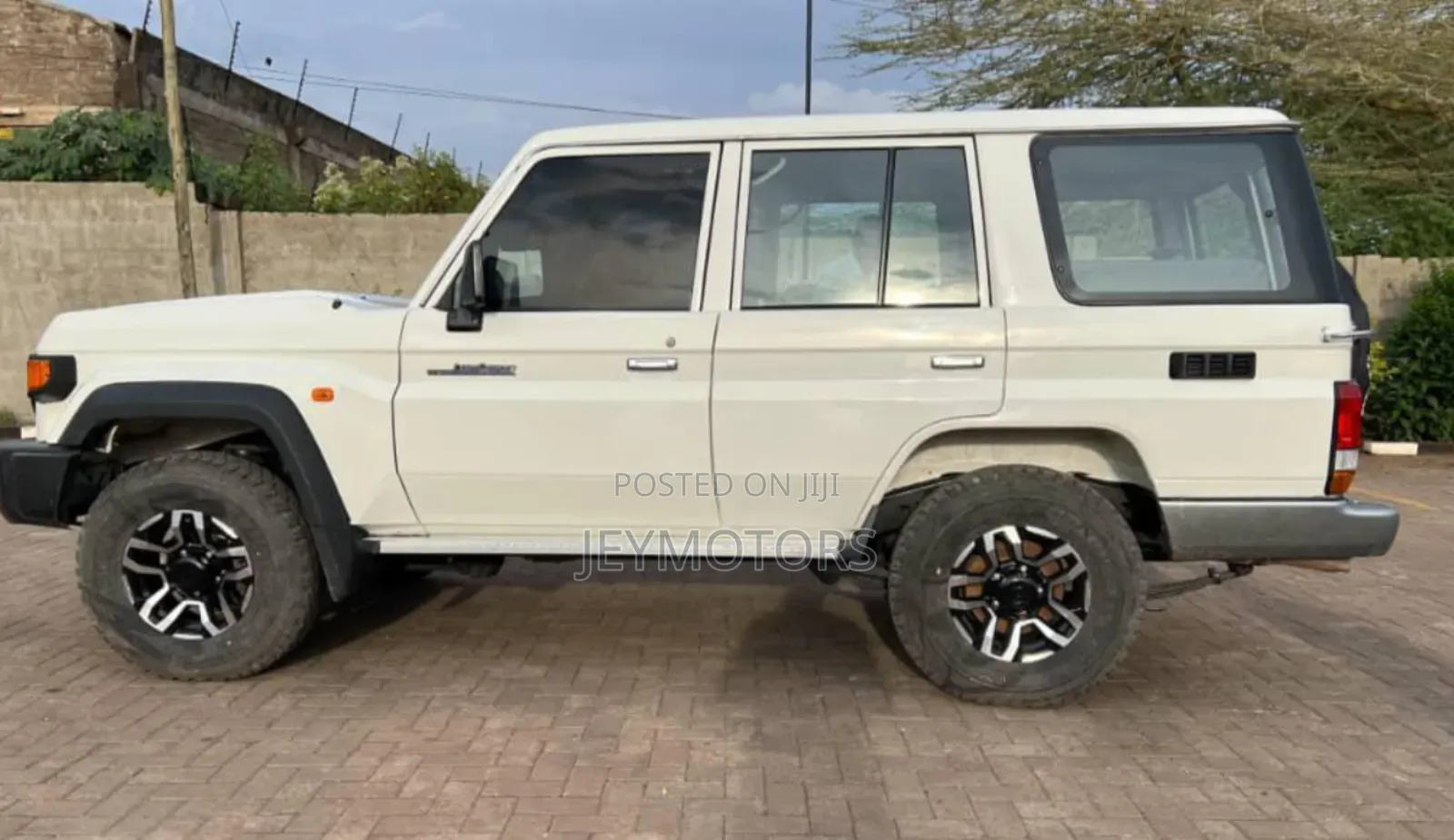 Toyota Land Cruiser 2015 White