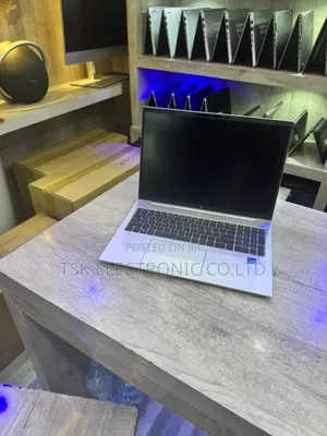 New Laptop HP EliteBook 860 G9 8GB Intel Core I5 SSD 512GB