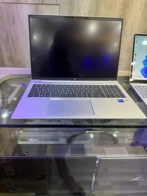 New Laptop HP EliteBook 860 G9 8GB Intel Core I5 SSD 512GB