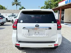 Toyota Land Cruiser Prado 2019 White