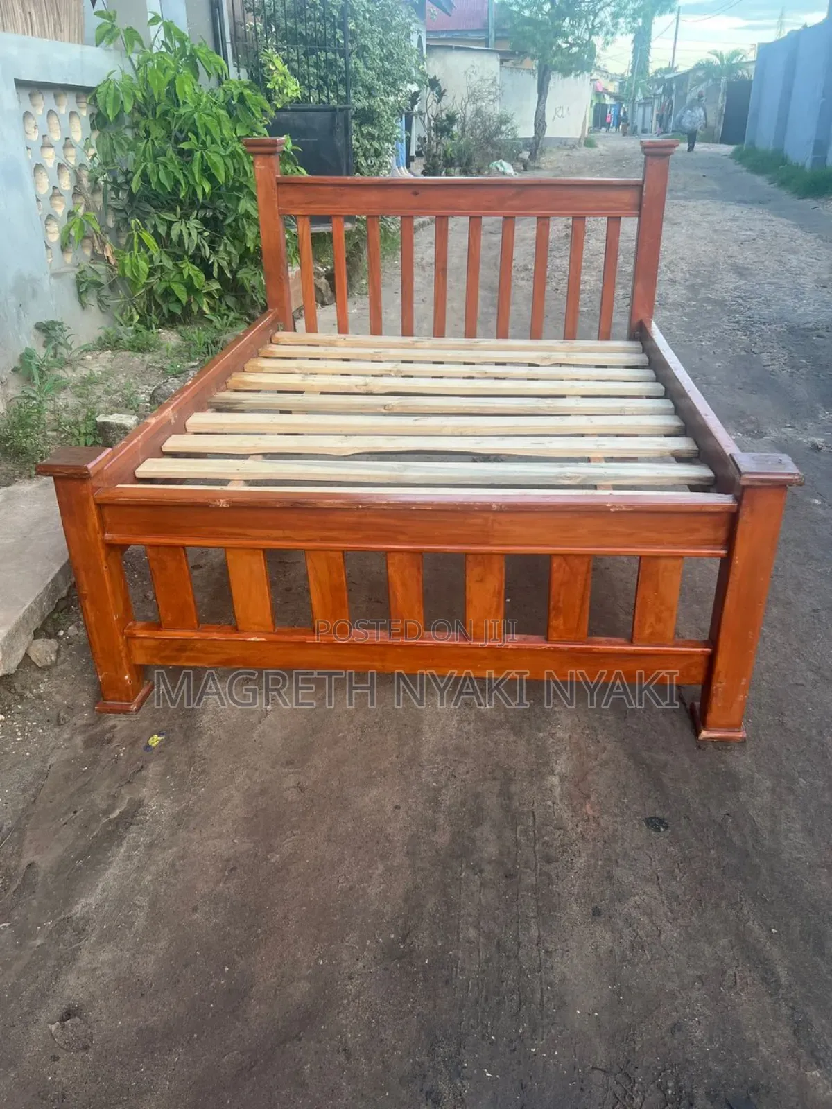 Nauza Kitanda Cha Mbao Ya Mninga Kimetumika 5/6