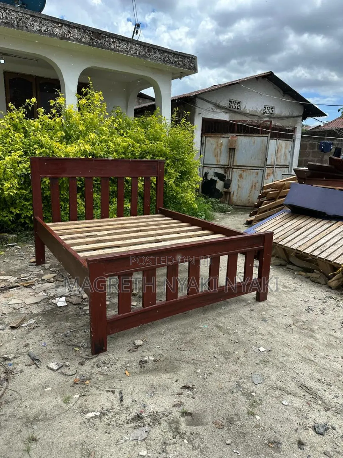 Nauza Kitanda Cha Mbao Kimetumika 5/6 Marimba