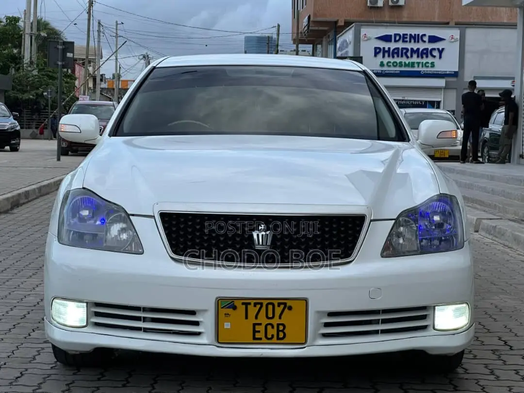 Toyota Crown Royale 2005 Pearl