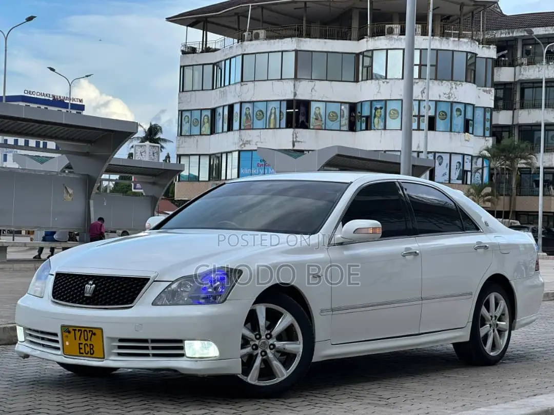 Toyota Crown Royale 2005 Pearl