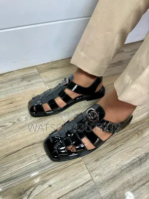 Sandals Competent in Market