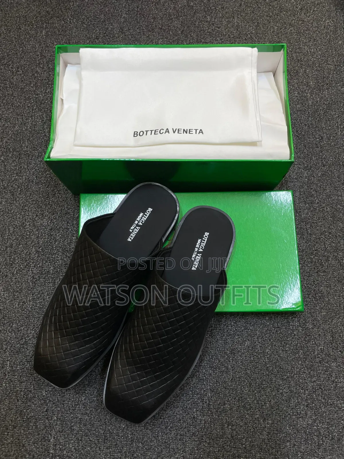 Sandals Competent in Market