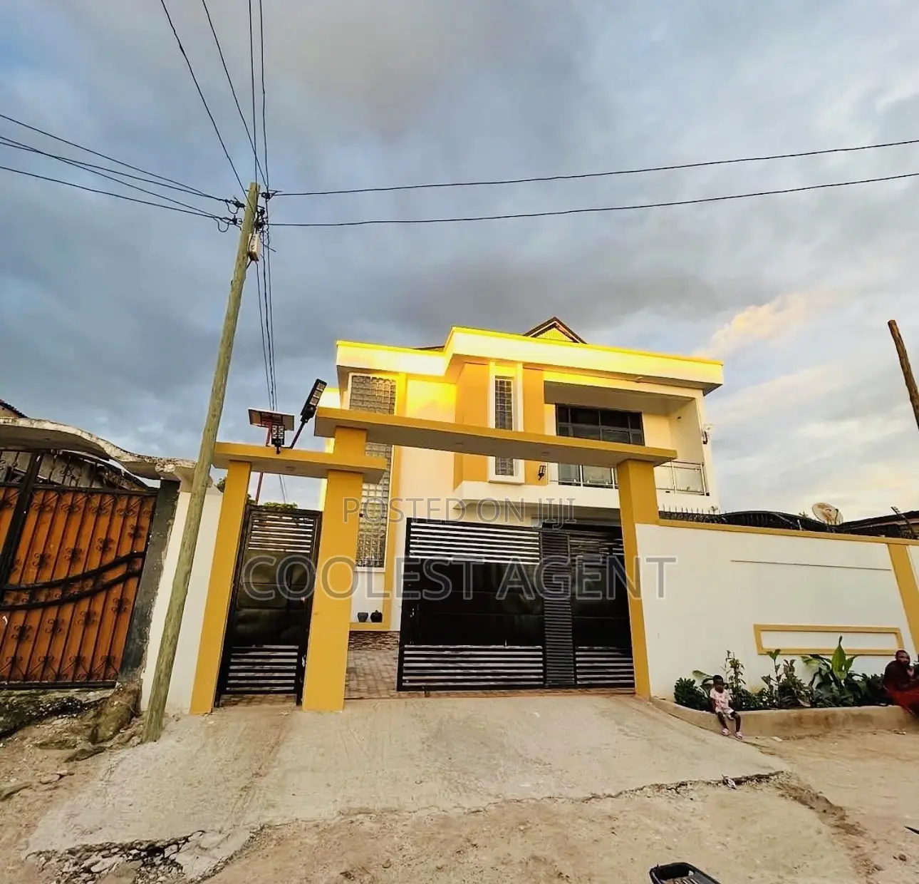 4bdrm Maisonette in Makumbusho, Kinondoni for sale