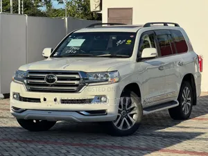 Toyota Land Cruiser 2018 Off white