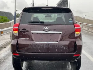 Toyota Vanguard 2012 Brown