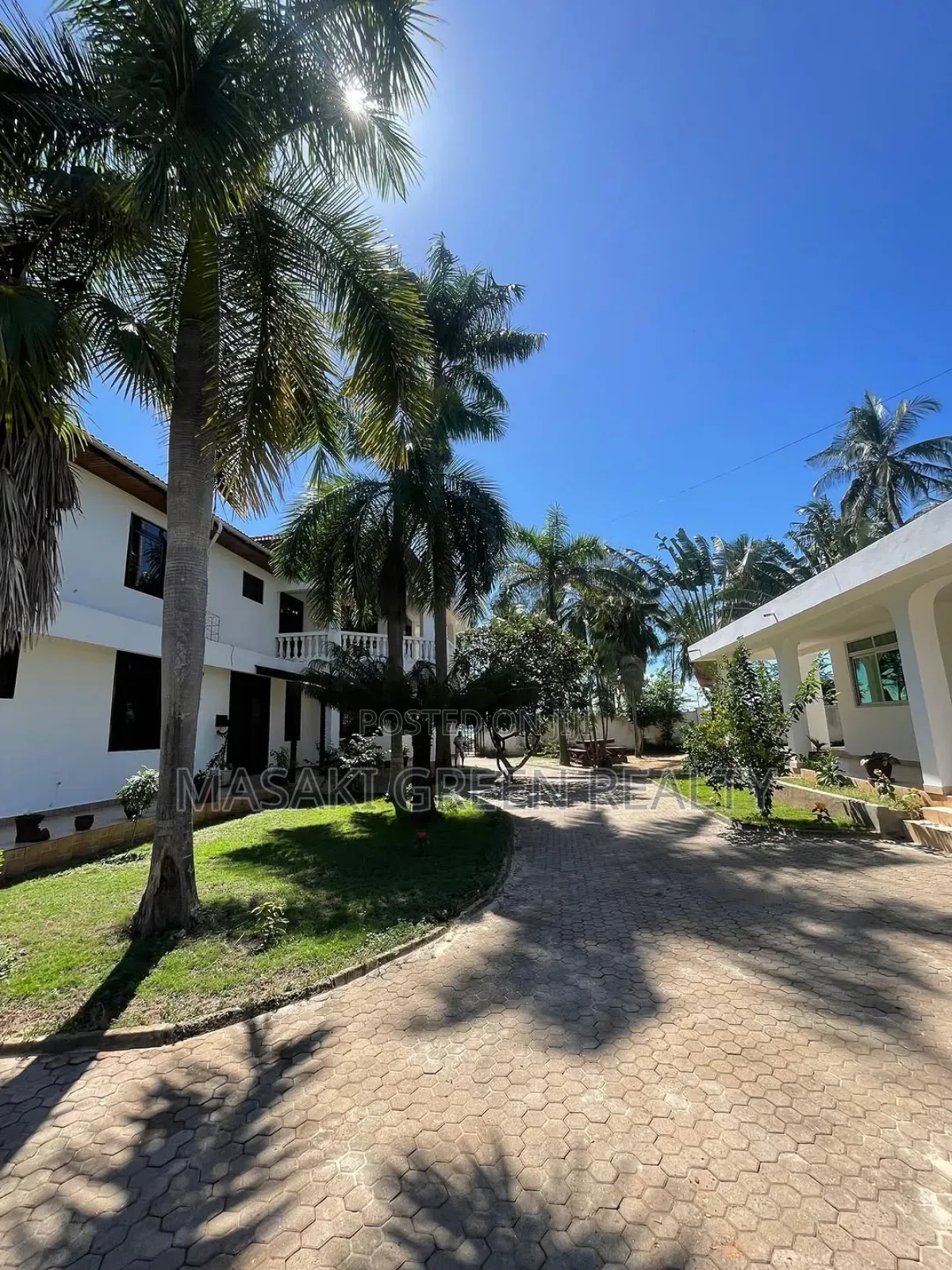 8bdrm House in Mbezi Estate for sale