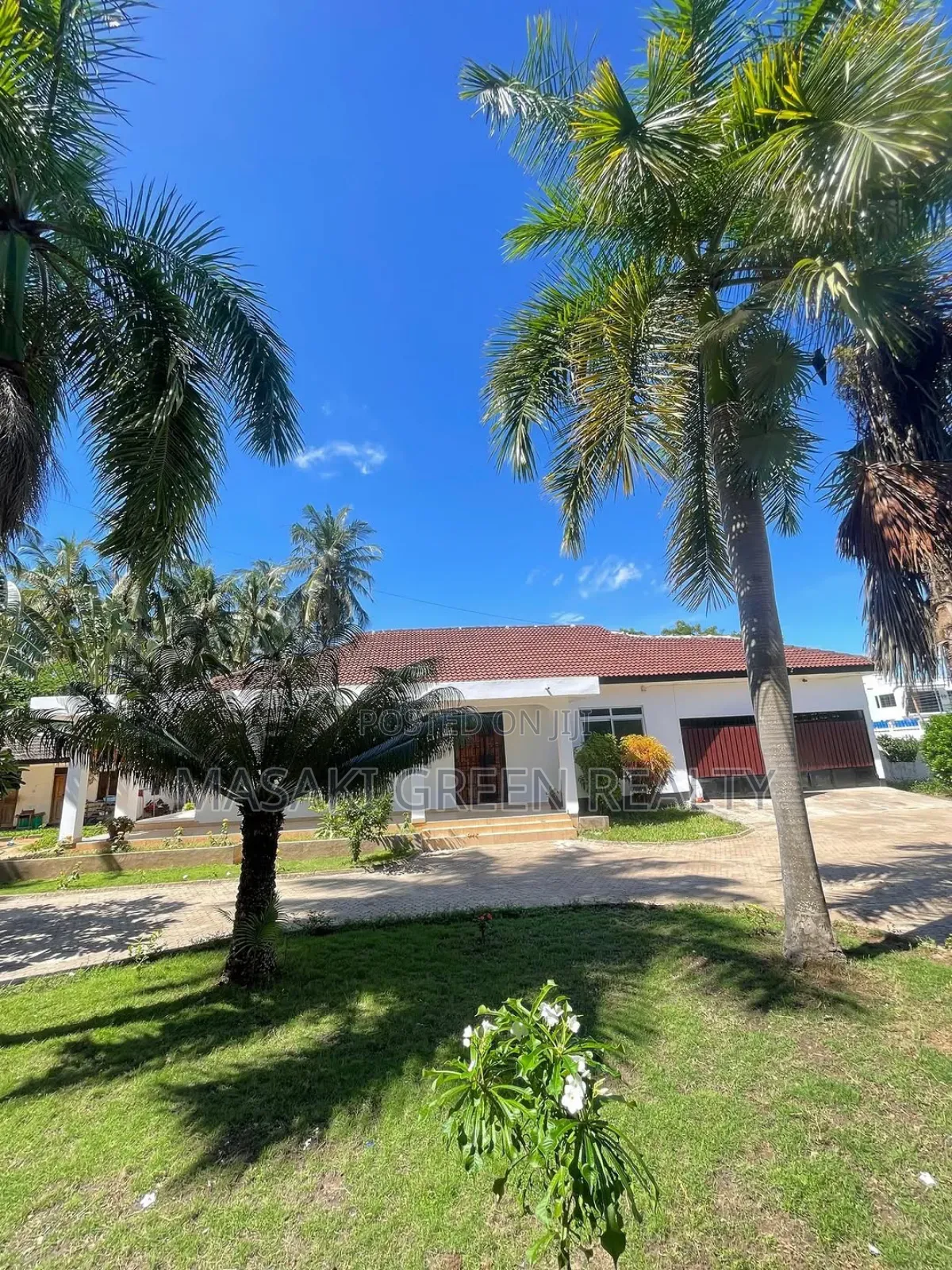 8bdrm House in Mbezi Estate for sale