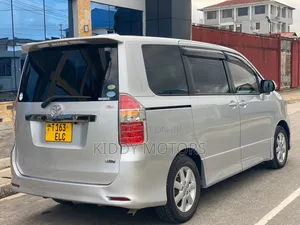 Toyota Noah 2008 Silver