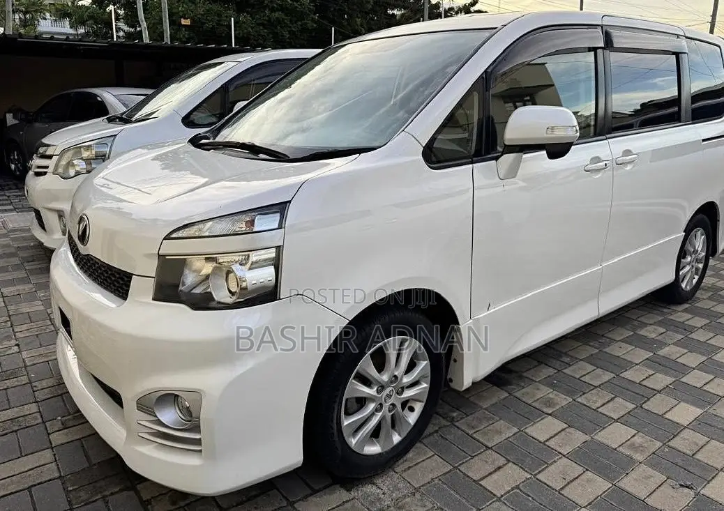 Toyota Voxy 2012 White