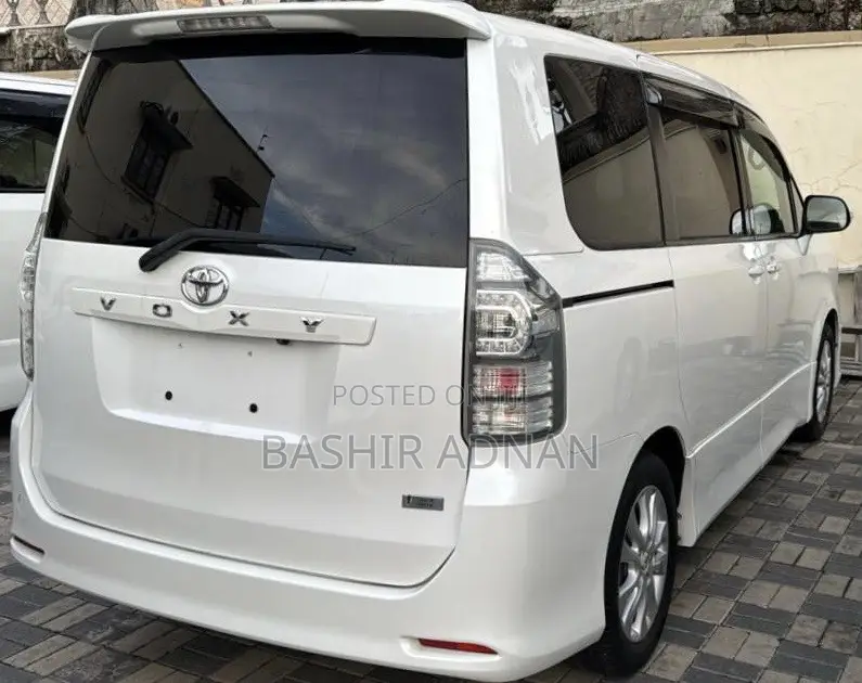 Toyota Voxy 2012 White