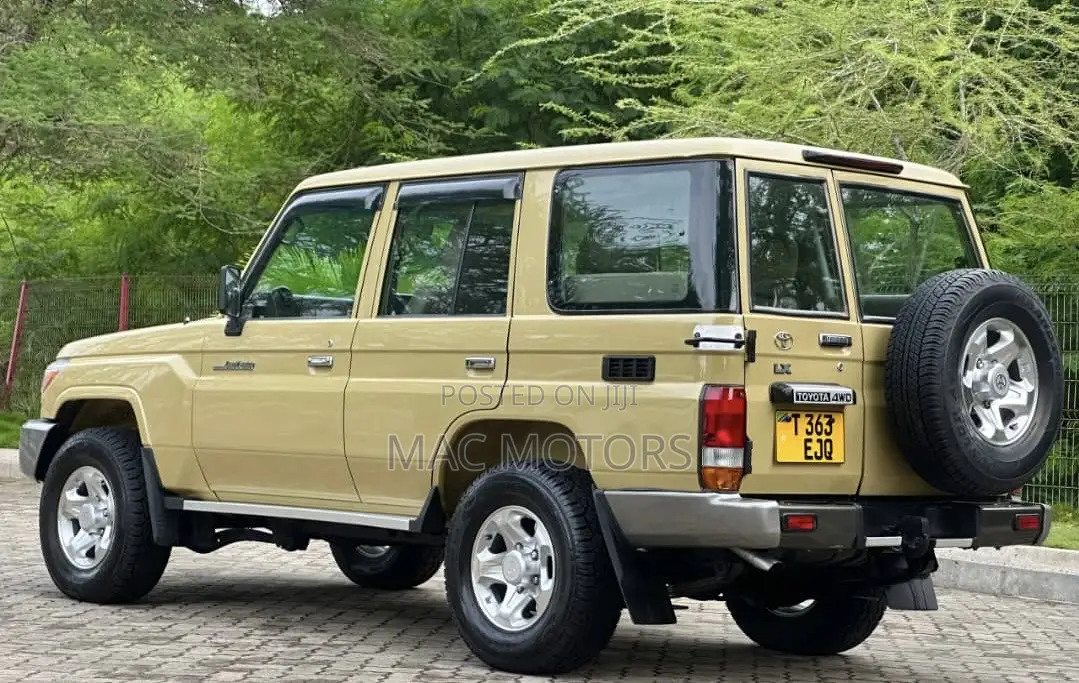 Toyota Land Cruiser 2010 Beige
