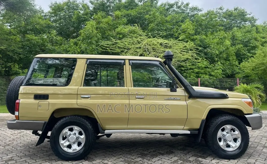 Toyota Land Cruiser 2010 Beige