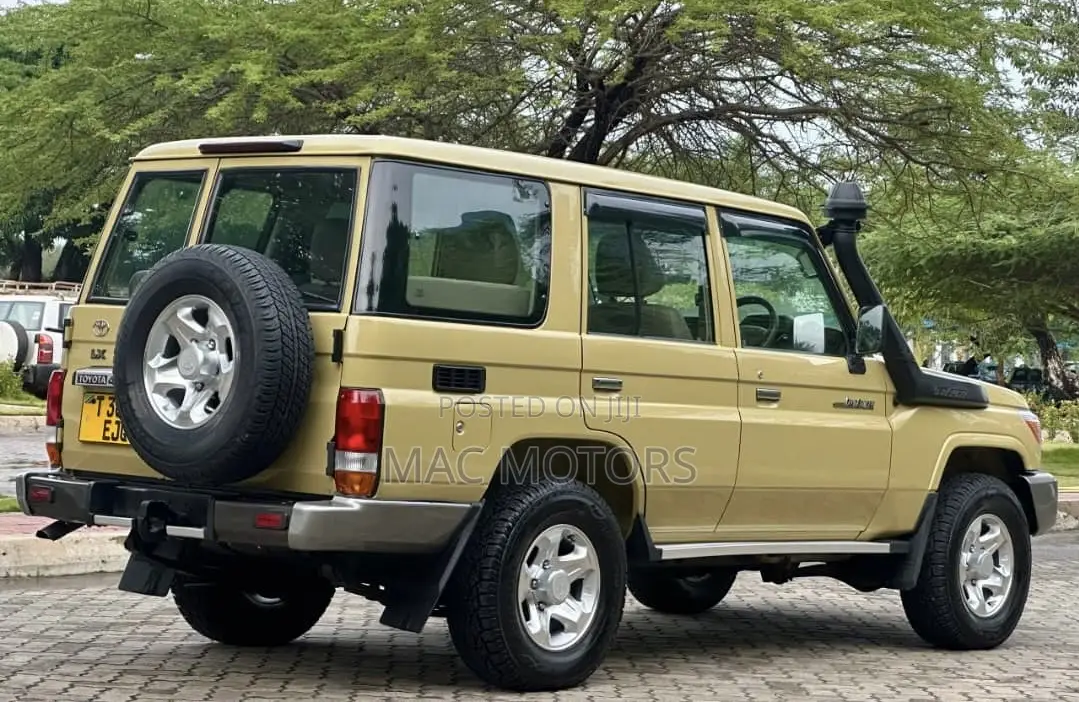 Toyota Land Cruiser 2010 Beige