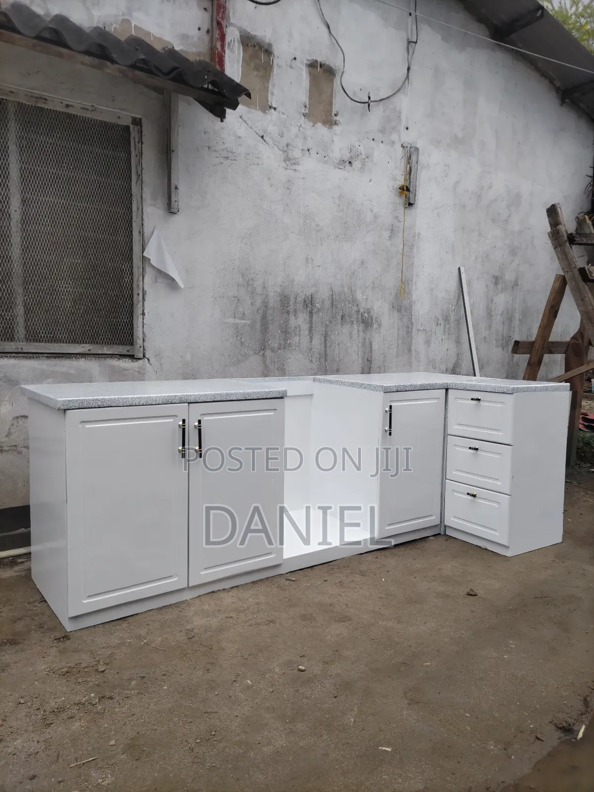Kitchen Carbinate Kubwa Futi 8 Nyeupe