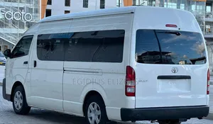 Toyota HiAce 2015 White
