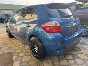 Toyota Auris 2010 Blue