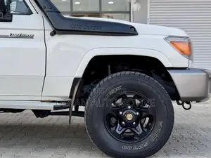Toyota Land Cruiser 4.0 V6 GX-R 2012 White