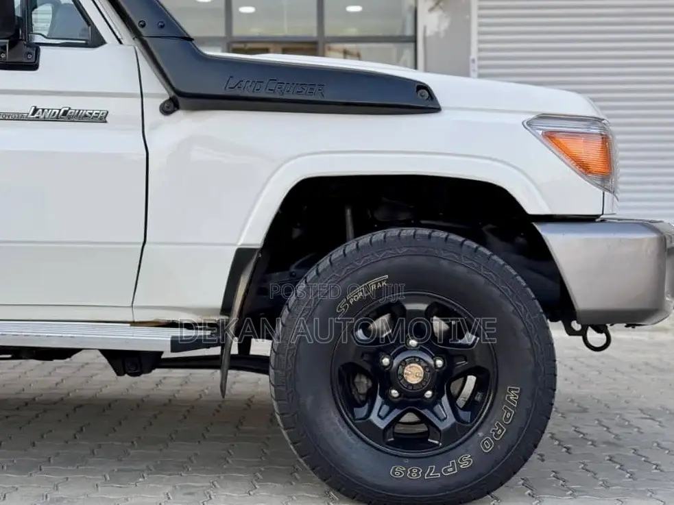 Toyota Land Cruiser 4.0 V6 GX-R 2012 White