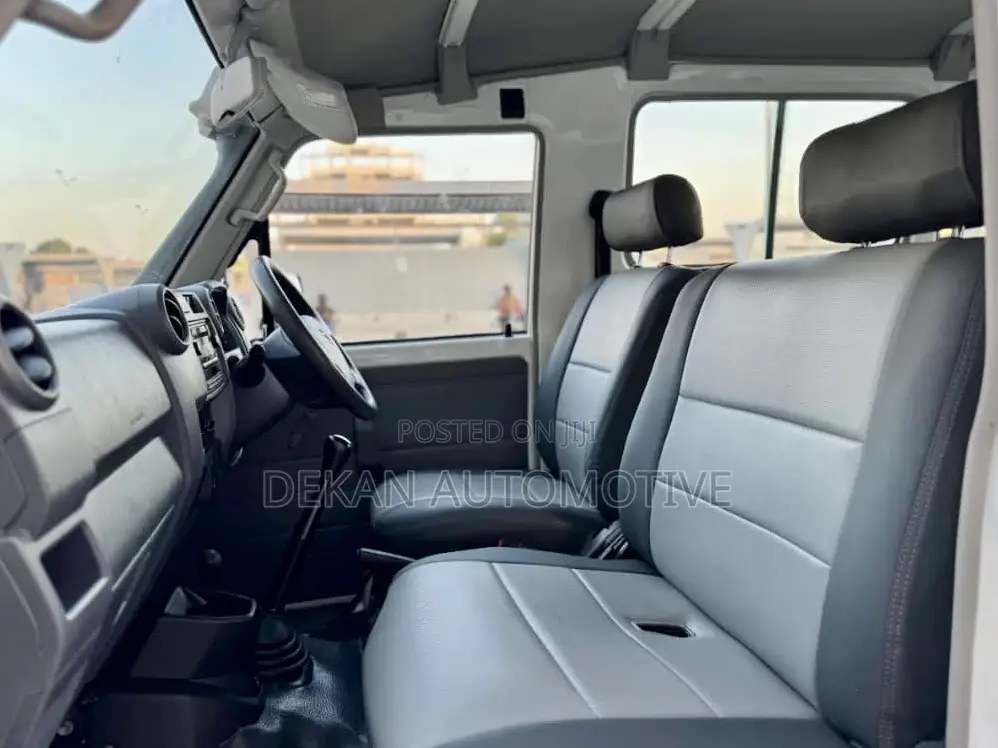 Toyota Land Cruiser 4.0 V6 GX-R 2012 White
