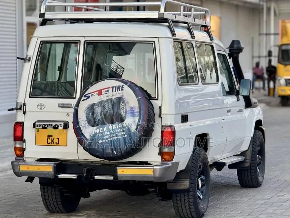 Toyota Land Cruiser 4.0 V6 GX-R 2012 White