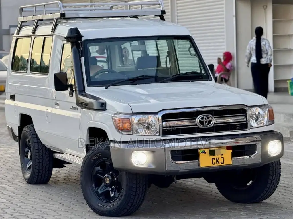 Toyota Land Cruiser 4.0 V6 GX-R 2012 White