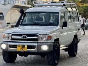 Toyota Land Cruiser 4.0 V6 GX-R 2012 White