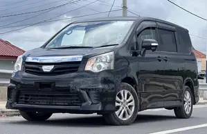 Toyota Noah 2.0 143hp FWD (7 Seater) 2012 Matt Black