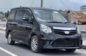 Toyota Noah 2.0 143hp FWD (7 Seater) 2012 Matt Black