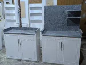 Cabinets Milango Miwili Na Sehemu Ya Mbao Yake