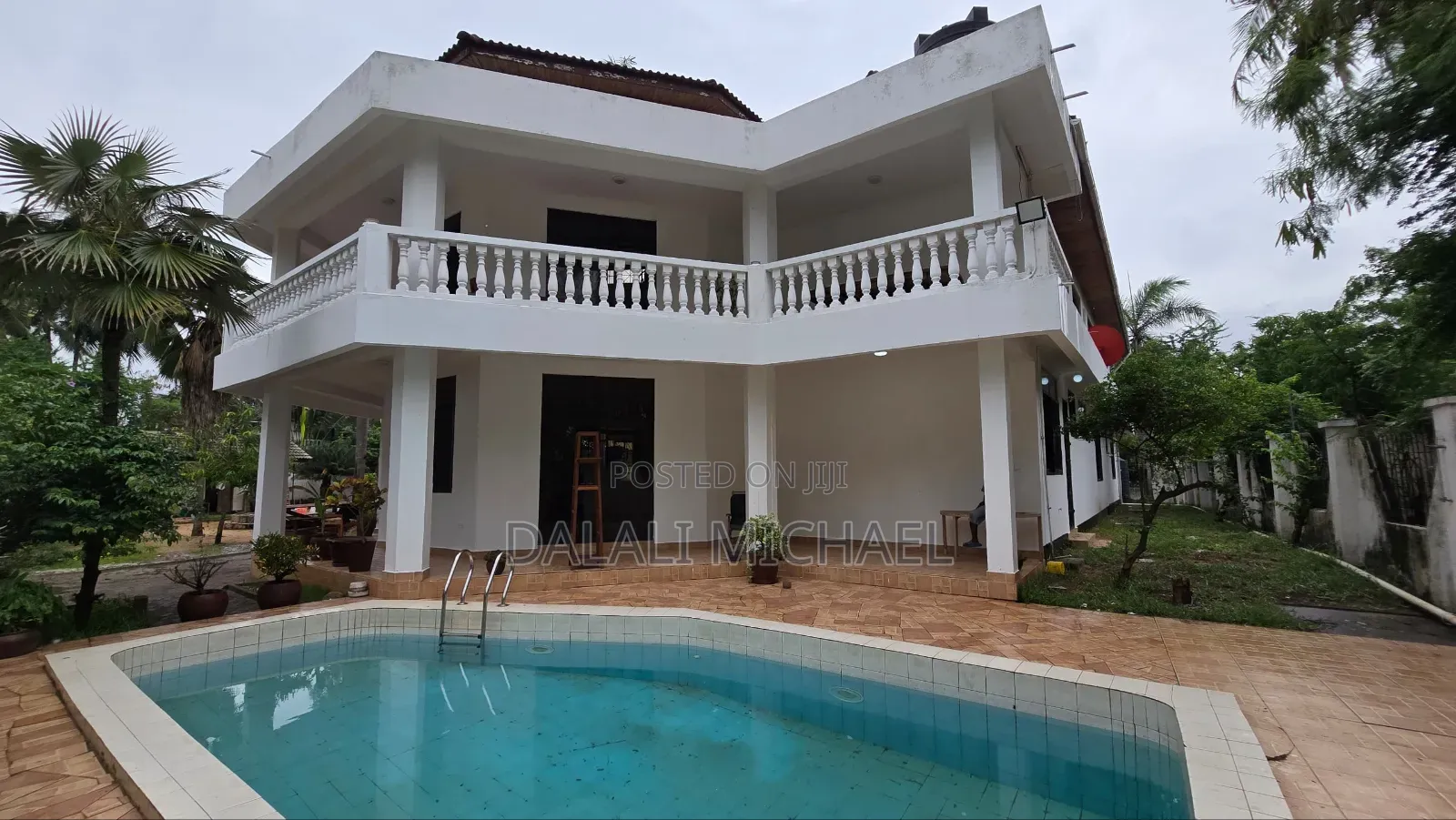 8bdrm House in Mbezibeach for sale