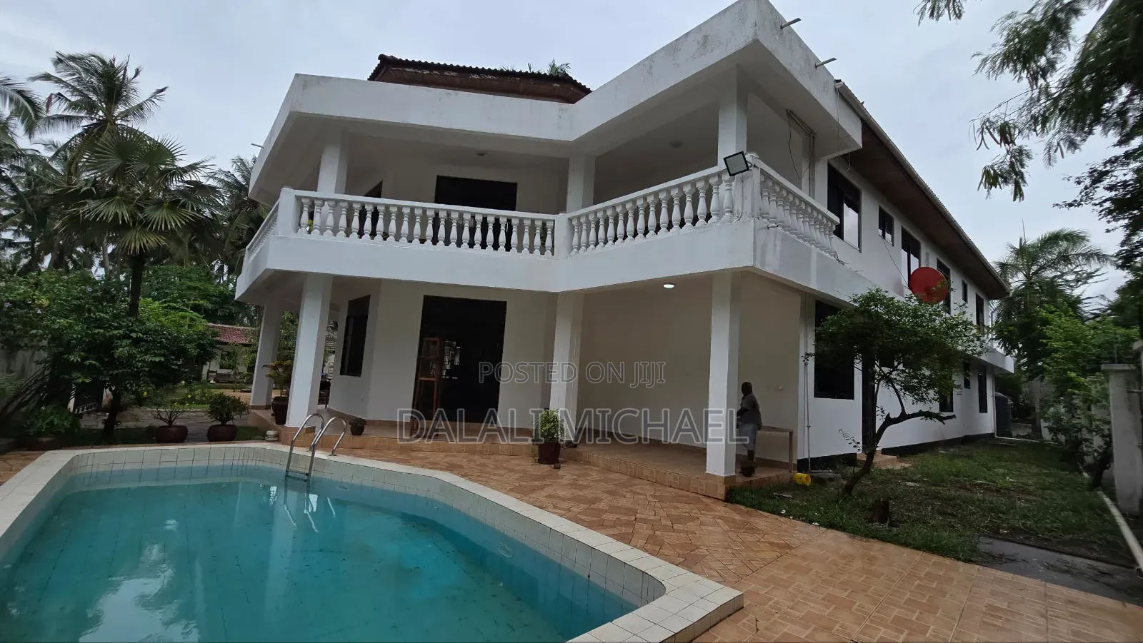 8bdrm House in Mbezibeach for sale